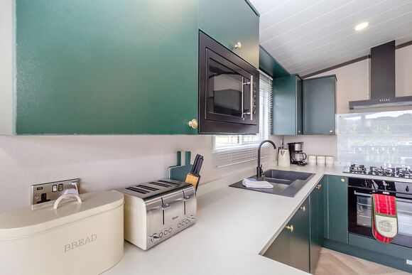 The Riverside - Ladera Retreat Lodges, Eaton, Congleton