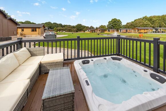 The Lakeland - Ladera Retreat Lodges, Eaton, Congleton