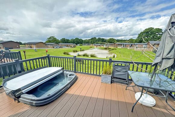 The Lakeland - Ladera Retreat Lodges, Eaton, Congleton