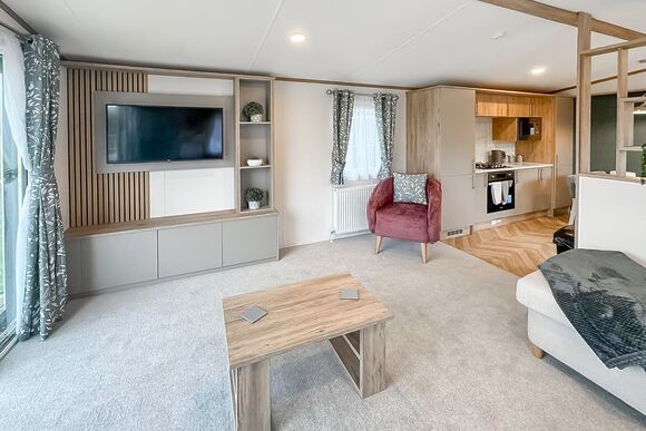 Oak Tree - Ladera Retreat Lodges, Eaton, Congleton