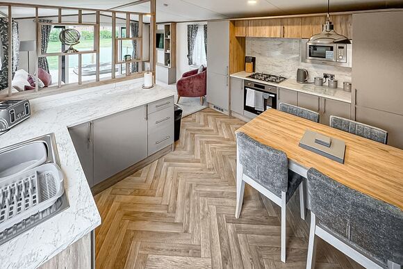 Oak Tree - Ladera Retreat Lodges, Eaton, Congleton