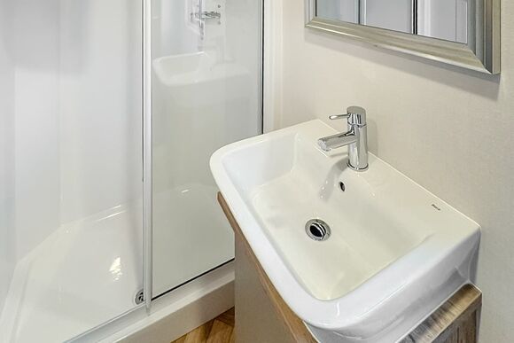 Oak Tree - Ladera Retreat Lodges, Eaton, Congleton