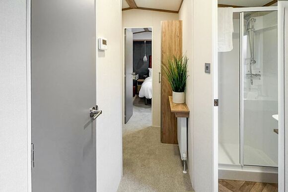 Oak Tree - Ladera Retreat Lodges, Eaton, Congleton