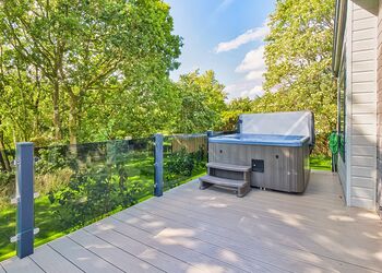 Luxury 2 bed Hot Tub Lodge (Pet) - Loch Awe Holiday Park, Bridge of Awe, Taynuilt, Argyll