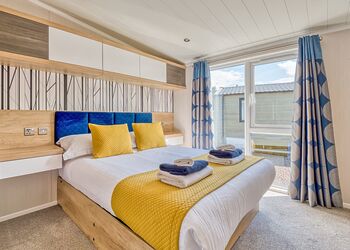 Luxury 2 bed Hot Tub Lodge (Pet) - Loch Awe Holiday Park, Bridge of Awe, Taynuilt, Argyll