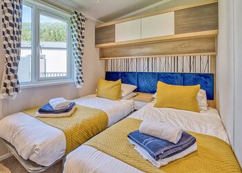 Luxury 2 bed Hot Tub Lodge (Pet) - Loch Awe Holiday Park, Bridge of Awe, Taynuilt, Argyll