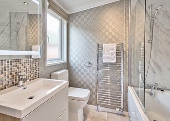 Luxury 2 bed Hot Tub Lodge (Pet) - Loch Awe Holiday Park, Bridge of Awe, Taynuilt, Argyll