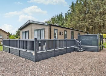 Luxury 3 bed Hot Tub Lodge (Pet) - Loch Awe Holiday Park, Bridge of Awe, Taynuilt, Argyll
