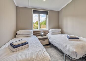 Luxury 3 bed Hot Tub Lodge (Pet) - Loch Awe Holiday Park, Bridge of Awe, Taynuilt, Argyll