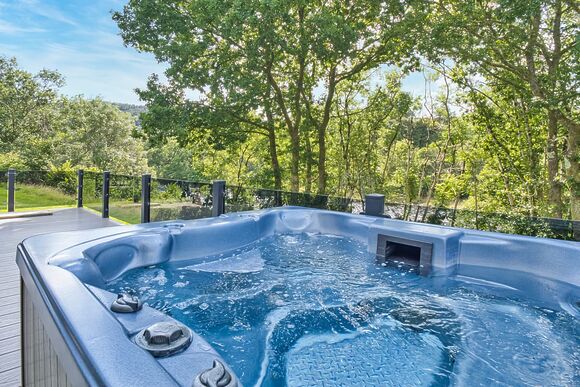 Luxury 2 bed Hot Tub Lodge (Pet) - Loch Awe Holiday Park, Bridge of Awe, Taynuilt, Argyll
