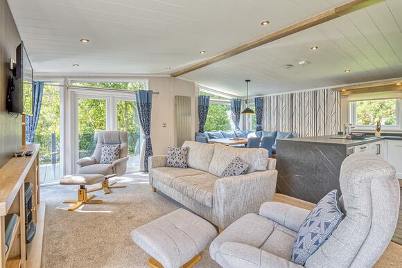 Luxury 2 bed Hot Tub Lodge (Pet) - Loch Awe Holiday Park, Bridge of Awe, Taynuilt, Argyll