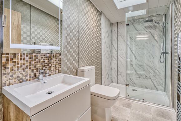 Luxury 2 bed Hot Tub Lodge (Pet) - Loch Awe Holiday Park, Bridge of Awe, Taynuilt, Argyll