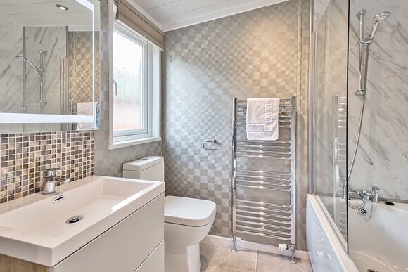 Luxury 2 bed Hot Tub Lodge (Pet) - Loch Awe Holiday Park, Bridge of Awe, Taynuilt, Argyll