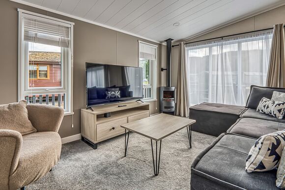 Luxury 3 bed Hot Tub Lodge (Pet) - Loch Awe Holiday Park, Bridge of Awe, Taynuilt, Argyll