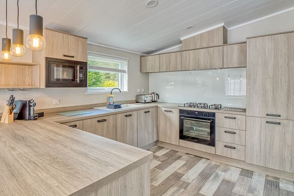 Luxury 3 bed Hot Tub Lodge (Pet) - Loch Awe Holiday Park, Bridge of Awe, Taynuilt, Argyll