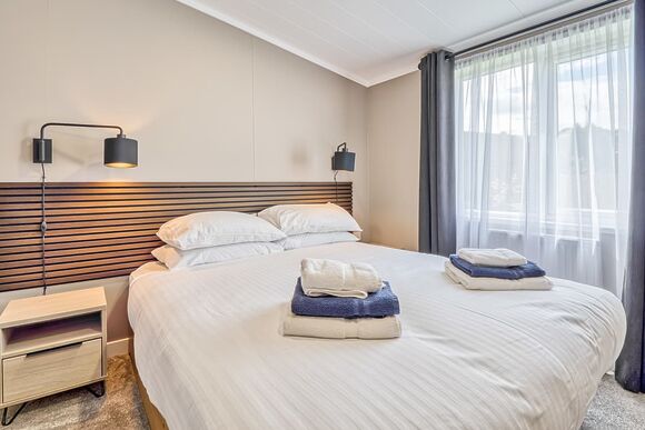 Luxury 3 bed Hot Tub Lodge (Pet) - Loch Awe Holiday Park, Bridge of Awe, Taynuilt, Argyll