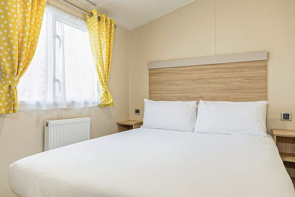 Gold+ 3 Caravan Pet Friendly - Chichester Lakeside Holiday Park, Chichester
