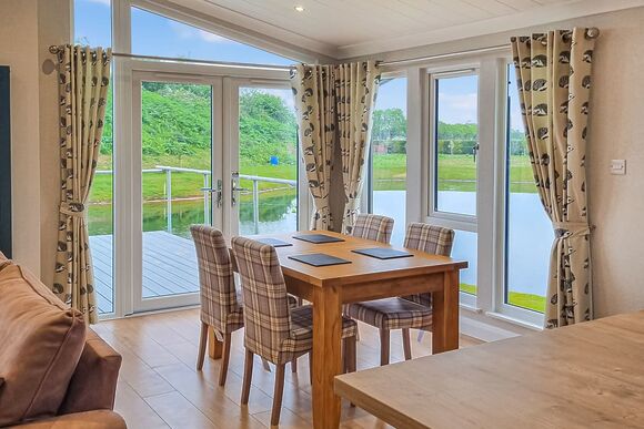 Lakeside Luxury Lodges