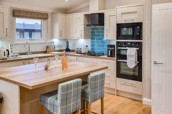 Rabbit Lodge - Lakeside Luxury Lodges, Thorney, Nr Lincoln