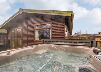 Lakeside 32 - South Lakeland Leisure Village, Carnforth