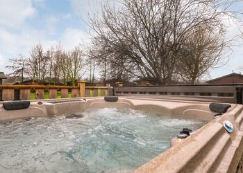 Lakeside 32 - South Lakeland Leisure Village, Carnforth