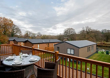 Lake View 2 bedroom lodge 