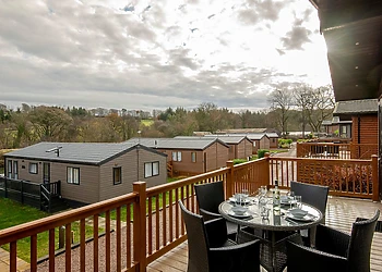 Lake View 2 bedroom lodge with hot tub (sleeps 4) 