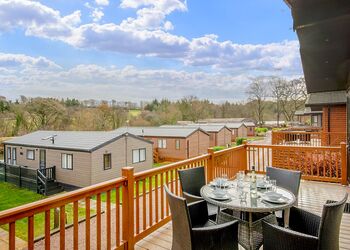 Lake View 2 bedroom lodge with hot tub (sleeps 4) - Lakeview Manor Lodges, Dunkeswell, Honiton