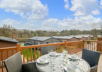 Lake View 2 bedroom lodge with hot tub (sleeps 4) - Lakeview Manor Lodges, Dunkeswell, Honiton