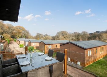 Lake View 3 bedroom lodge with hot tub (sleeps 6) - Lakeview Manor Lodges, Dunkeswell, Honiton