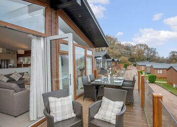 Lake View 3 bedroom lodge with hot tub (sleeps 6) - Lakeview Manor Lodges, Dunkeswell, Honiton
