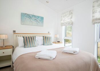 Lake View 3 bedroom lodge with hot tub (sleeps 6) - Lakeview Manor Lodges, Dunkeswell, Honiton