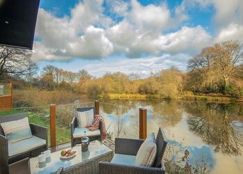 Lake Front 3 bedroom lodge - Lakeview Manor Lodges, Dunkeswell, Honiton