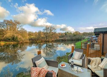 Lake Front 3 bedroom lodge - Lakeview Manor Lodges, Dunkeswell, Honiton