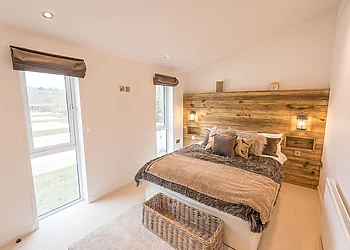 Lake Front 2 bedroom lodge 