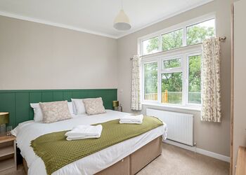 Lake Front 2 bedroom lodge - Lakeview Manor Lodges, Dunkeswell, Honiton