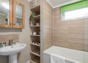 Lake Front 2 bedroom lodge - Lakeview Manor Lodges, Dunkeswell, Honiton