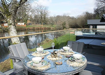 Lake Front 2 bedroom lodge 