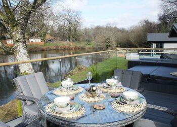 Lake Front 2 bedroom lodge - Lakeview Manor Lodges, Dunkeswell, Honiton