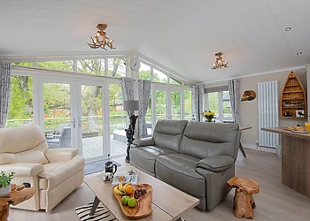 Lake Front 2 bedroom lodge 