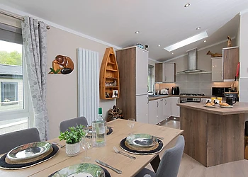 Lake Front 2 bedroom lodge 