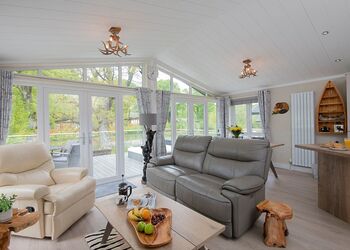 Lake Front 2 bedroom lodge - Lakeview Manor Lodges, Dunkeswell, Honiton