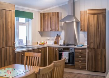 Valley Lake Front CL 2 bed Hot Tub Pet (sleeps 4) - Lakeview Manor Lodges, Dunkeswell, Honiton