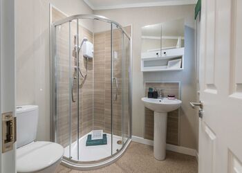 Valley Lake Front CL 2 bed Hot Tub Pet (sleeps 4) - Lakeview Manor Lodges, Dunkeswell, Honiton