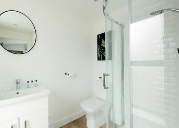 Valley Lake Front 2 bed Hot Tub Pet (sleeps 4) - Lakeview Manor Lodges, Dunkeswell, Honiton