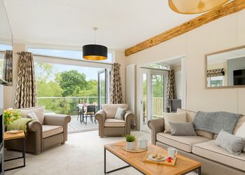 Valley Lake Front 2 bed Hot Tub Pet (sleeps 6) - Lakeview Manor Lodges, Dunkeswell, Honiton