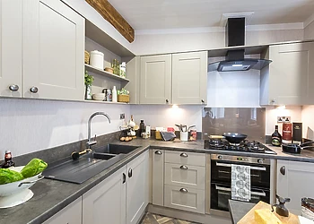 Valley Lake Front 2 bed Hot Tub Pet (sleeps 6) 