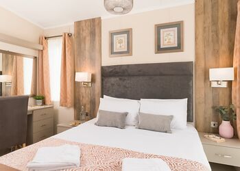 Valley Lake Front 2 bed Hot Tub Pet (sleeps 6) - Lakeview Manor Lodges, Dunkeswell, Honiton