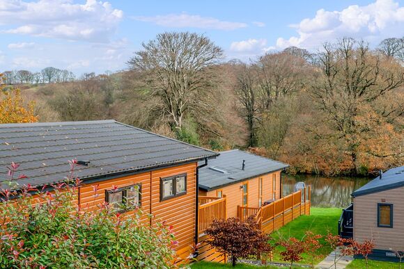 Lake View 2 bedroom lodge with hot tub (sleeps 4) - Lakeview Manor Lodges, Dunkeswell, Honiton