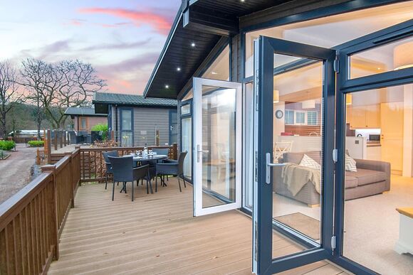 Lake View 2 bedroom lodge with hot tub (sleeps 4) - Lakeview Manor Lodges, Dunkeswell, Honiton